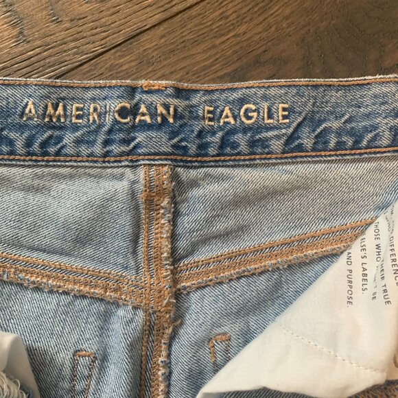 American Eagle Women's Highest Rise Mom Jeans Distressed Cotton Blue, size 2 - Picture 2 of 5
